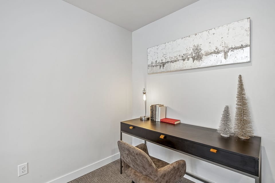 Study / 3rd floor landing area