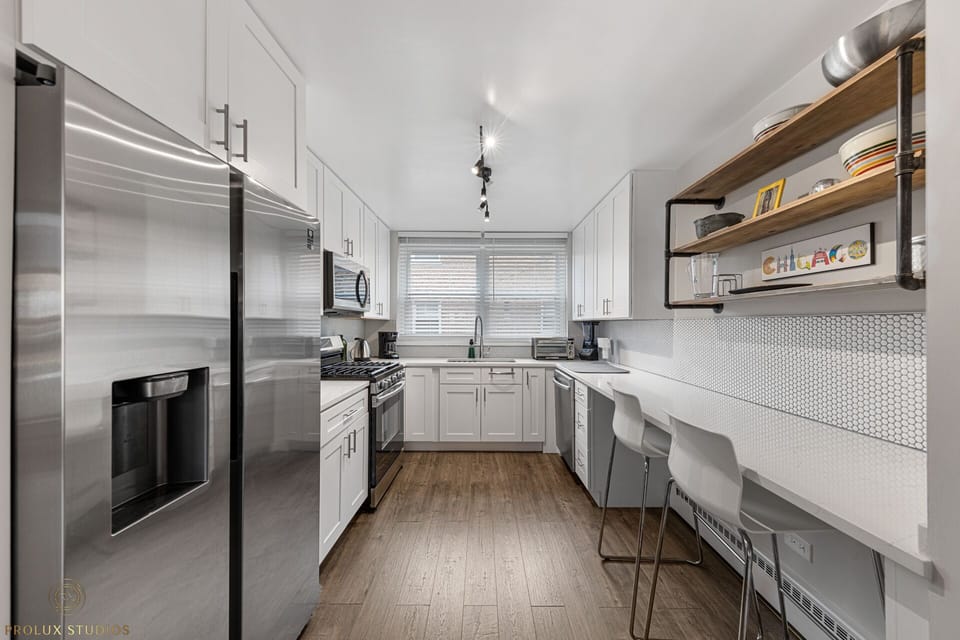 Modern kitchen equipped with state-of-the-art appliances, perfect for crafting gourmet meals. Enjoy a cozy, well-lit space with all essential utensils.