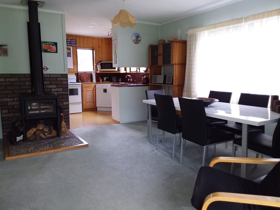 Dining to Kitchen