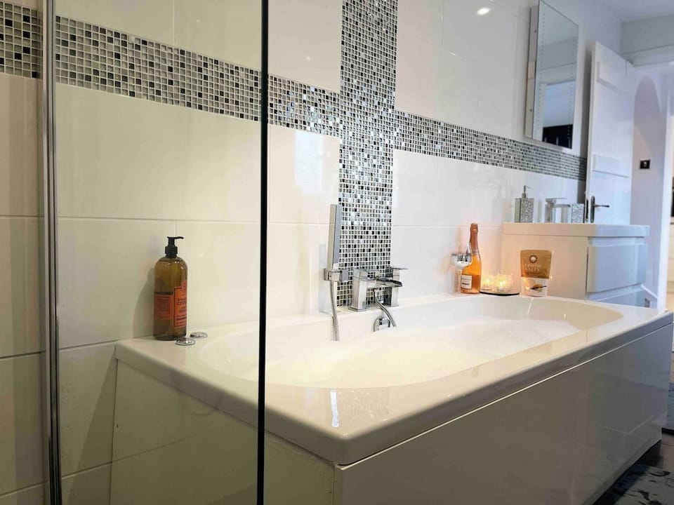 Bathroom with a jacuzzi 