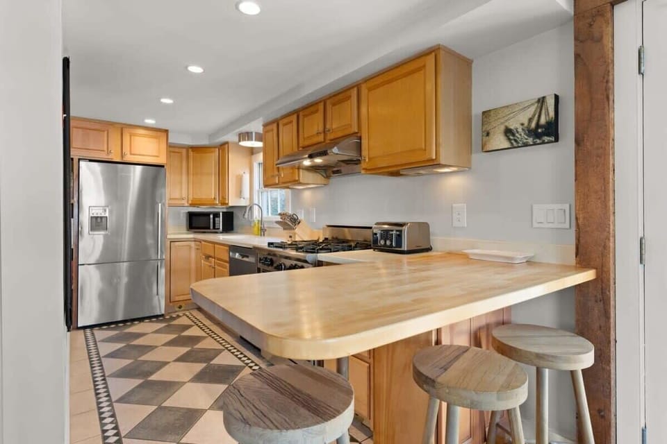 Fully equipped and stocked kitchen.