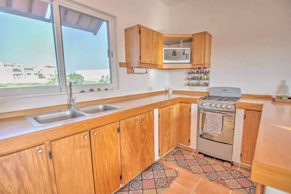 Fully-equipped kitchen