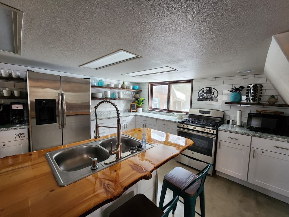 Newly remodeled, fully stocked kitchen. Please note that ceiling height is 6'5.