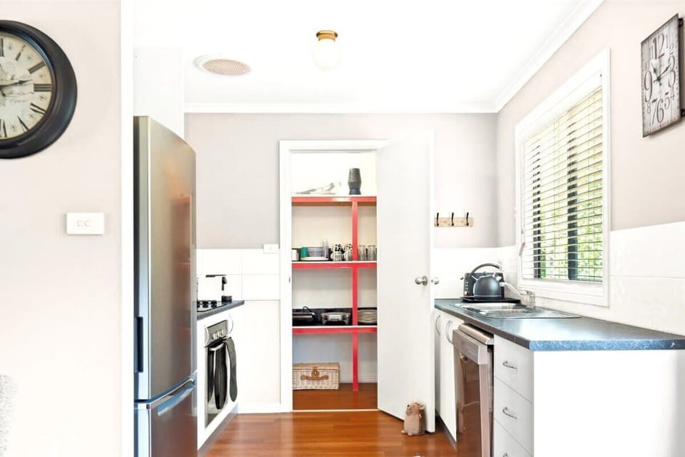 Fully equipped kitchen with dishwasher