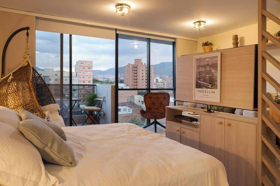 All you need in a special loft with different spaces for every need // Cada momento del día perfectamente dividido en el apartamento.