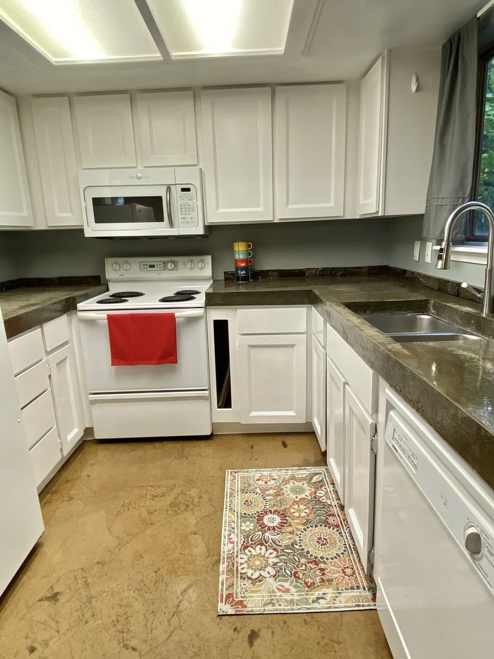 Well appointed with all the necessities, coffee maker, toaster, utensils 