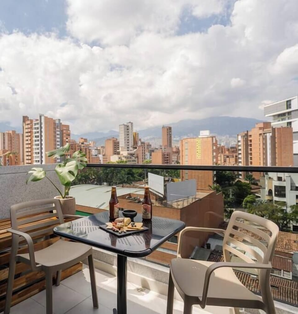 La terraza es ideal para desayunar o ver un magnífico atardecer // Wonderful sunsets or sunrises from your terrace.