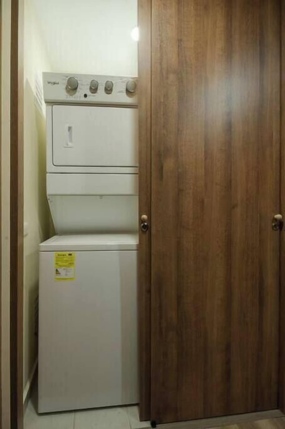 Washing machine and Dryer on the same space // Lavadora y Secadora en el lavadero. 