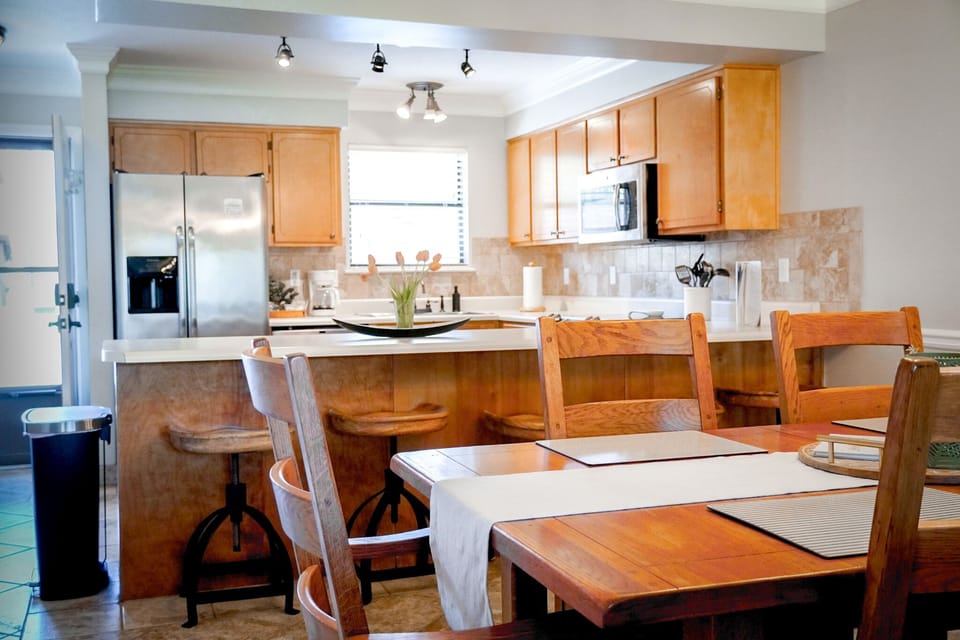 Open concept dining and kitchen area