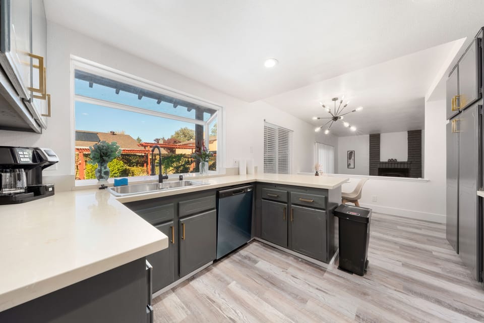 Fully Stocked Kitchen with Round Table for 4 People