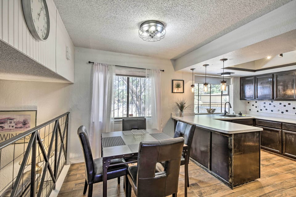 Dining Nook | 1st Floor