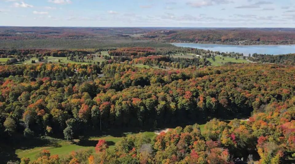 deer lake is 1/2 mile away