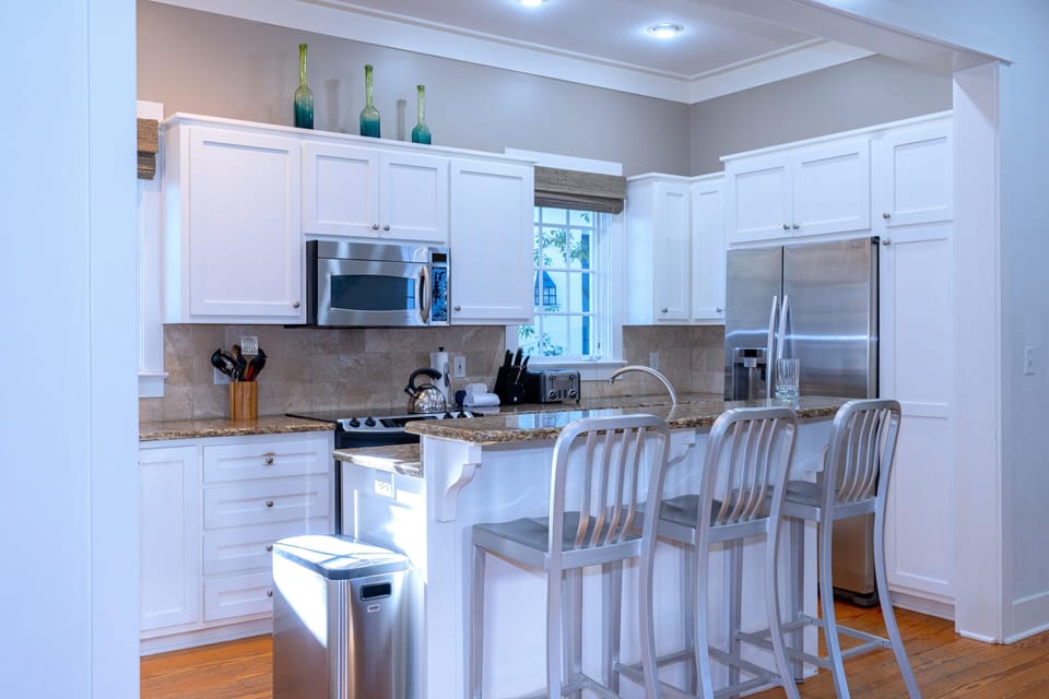 Full kitchen.