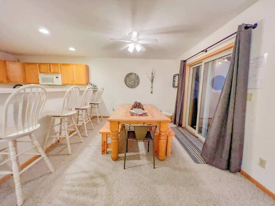 Lots of seating in the dining area