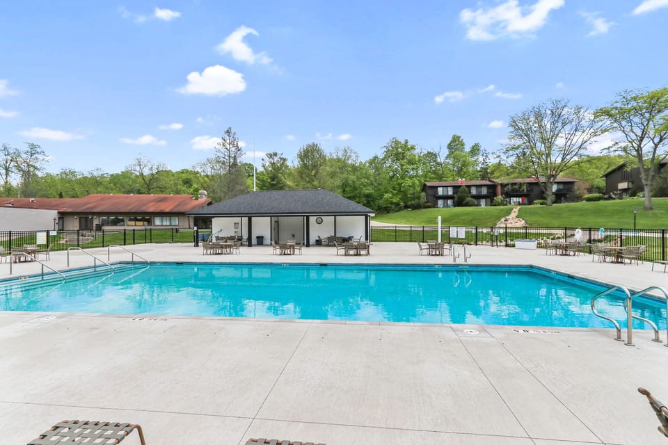 Community pool & splash pad & Wifi!