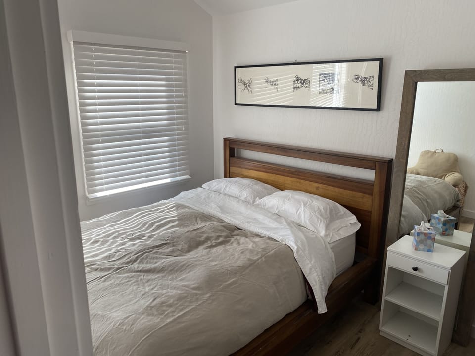 Comfy queen bed in BR. All central air new plus ceiling fan.