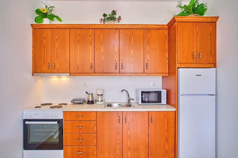 Stacys Apartment 1 near Sidari-Kitchen 