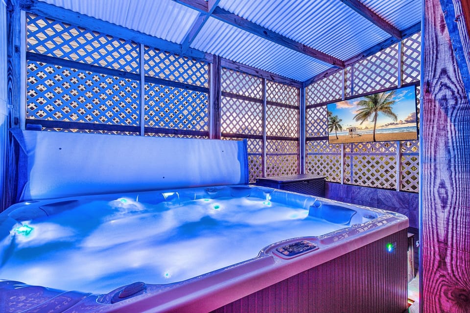 Indoor spa tub