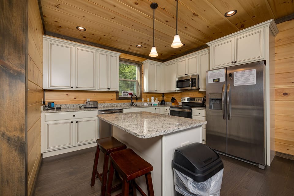 Fully equipped kitchen: cook/dinner/bake/silver-ware included