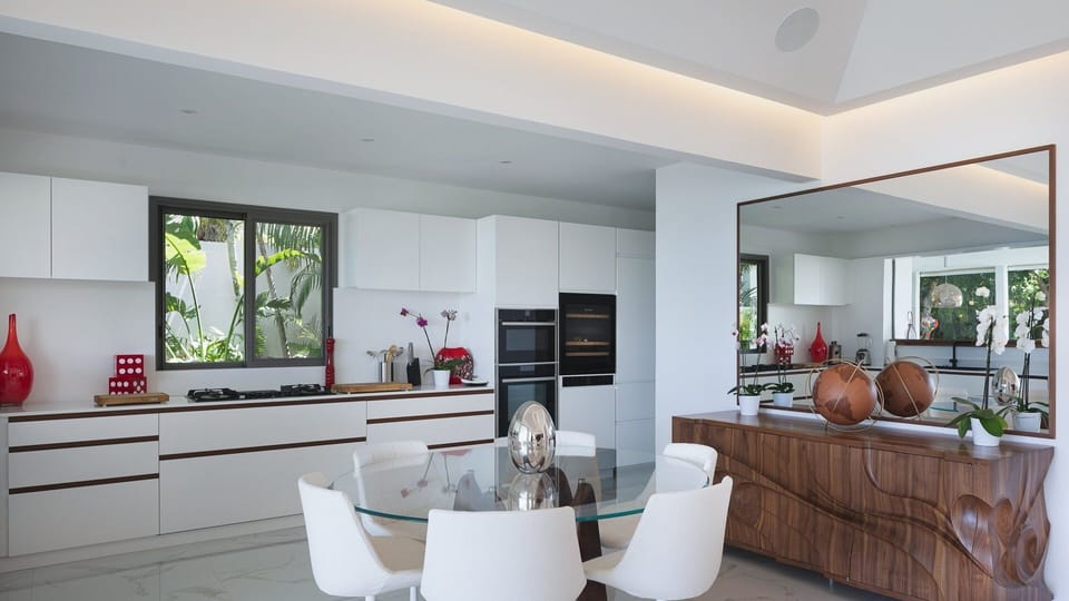 Kitchen & Dining Area