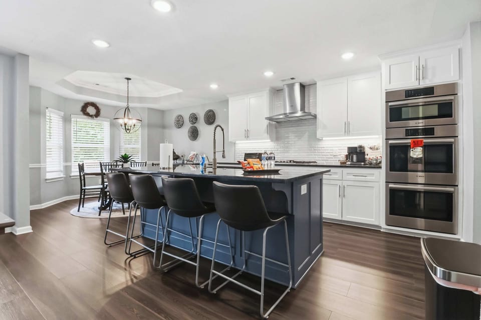 Bright kitchen with island