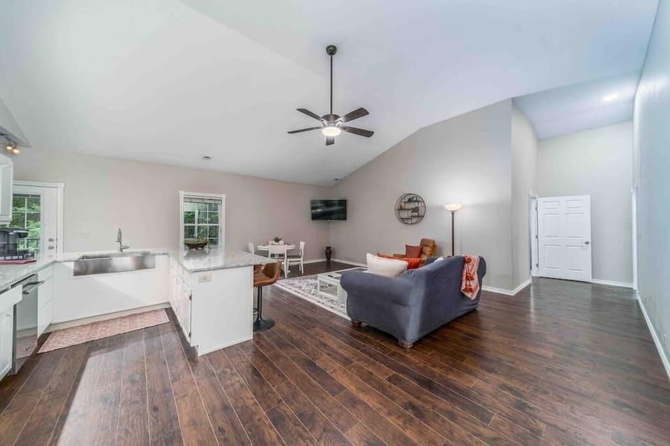 Open Floor Plan between Kitchen and Living Room, Spacious and Inviting