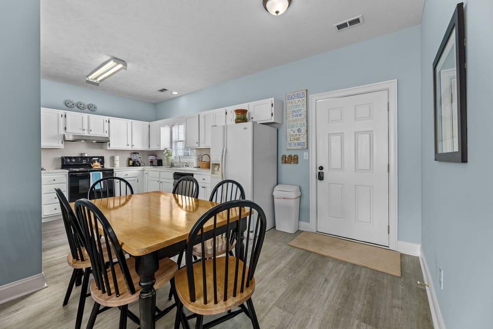 Dining Room seating for 6