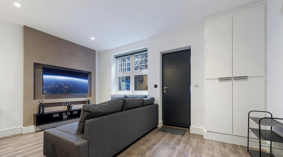 Living Room / Lounge