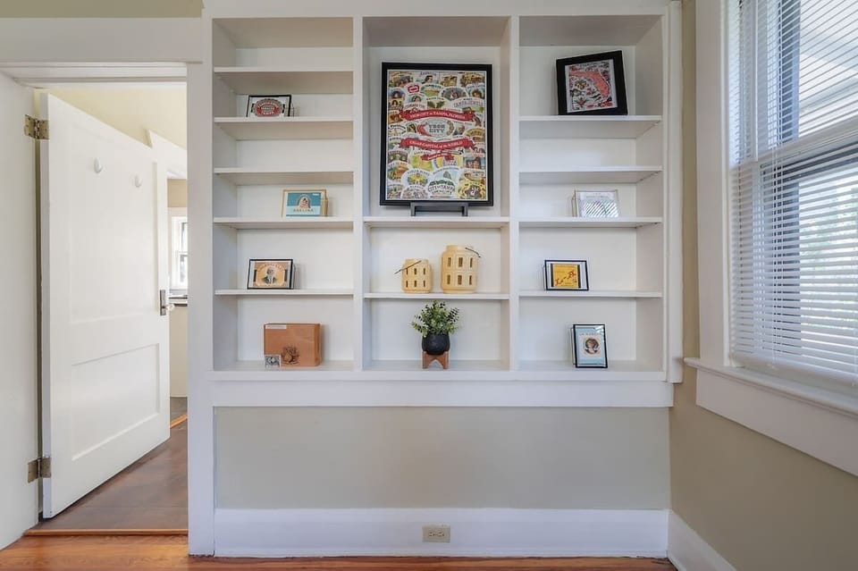 Cute Bookshelf
