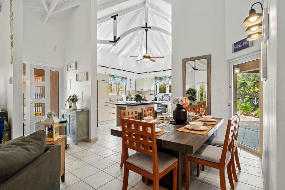 Luxe Dining Area of the 2BR Home in Noord Aruba - 6 Persons Dining - Chic dining area featuring a stylish table and contemporary seating - Strategic use of mirrors to enhance the perception of space - Beautifully Decored