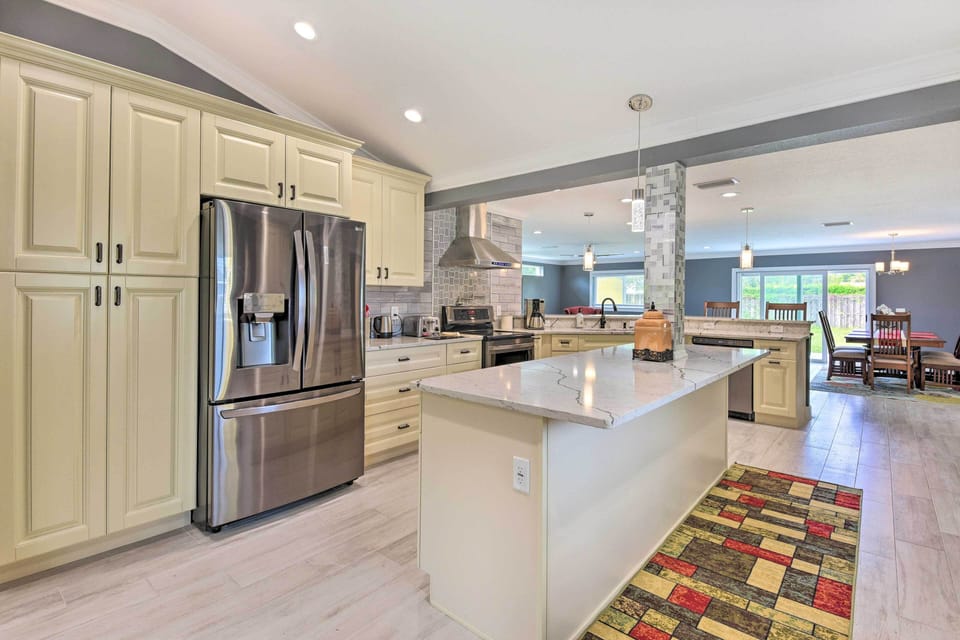 Kitchen | Coffee Maker | Toaster | Crockpot