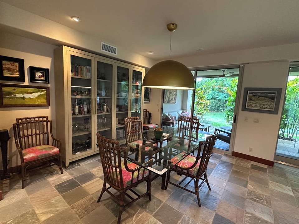 Dining table comfortably seats 6
