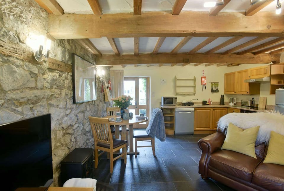 Critchlow Cottage open plan living with underfloor heating