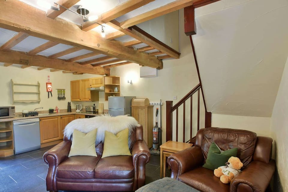 Critchlow Cottage open plan living with underfloor heating