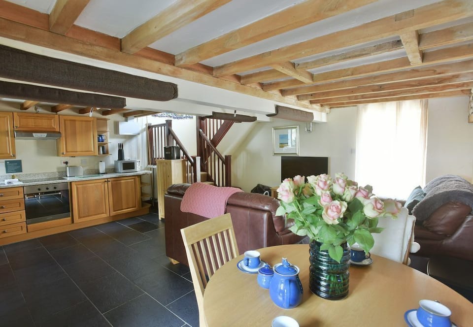 Elliott Cottage open plan living with underfloor heating