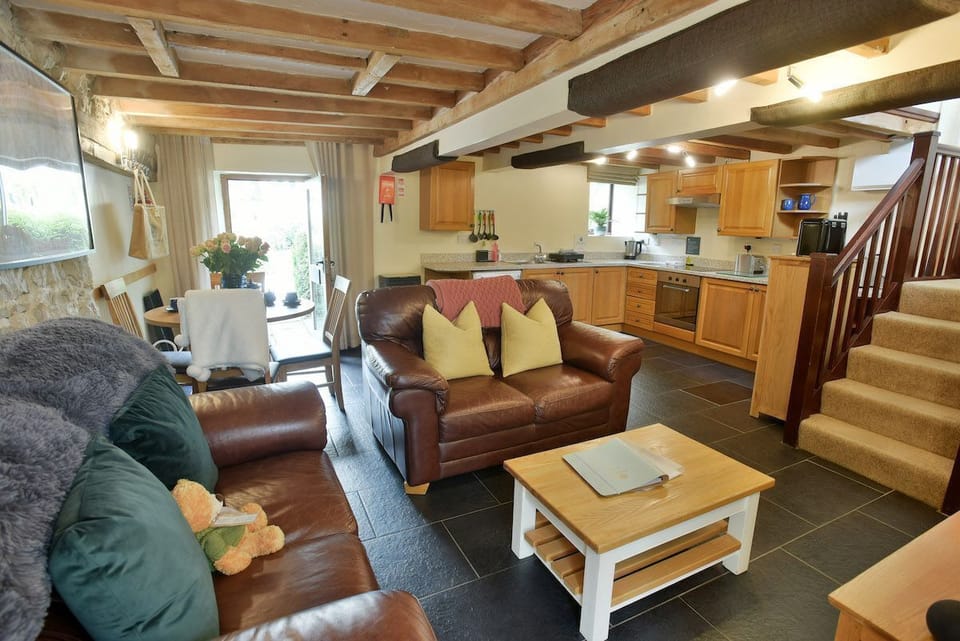 Elliott Cottage open plan living with underfloor heating