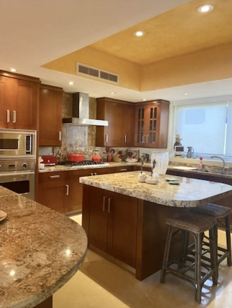 Kitchen, all stainless steel appliances from Viking. 