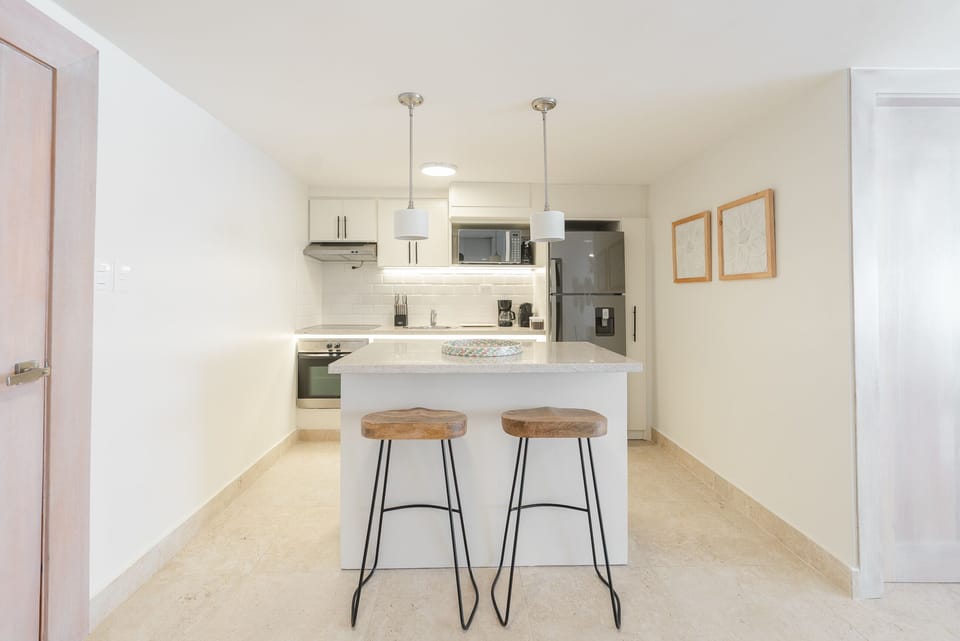 Kitchen with island 