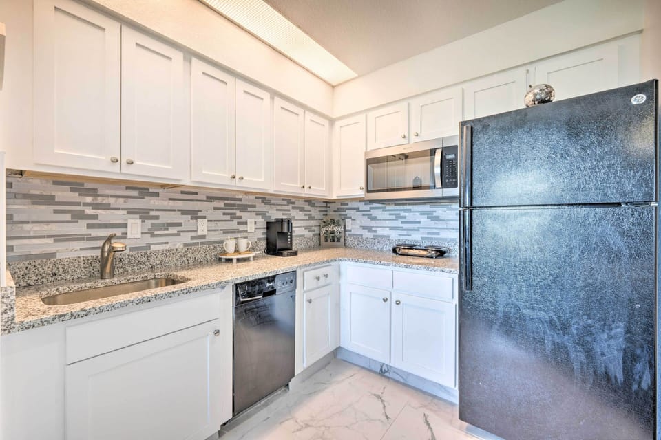 Kitchenette | Access to Community Amenities