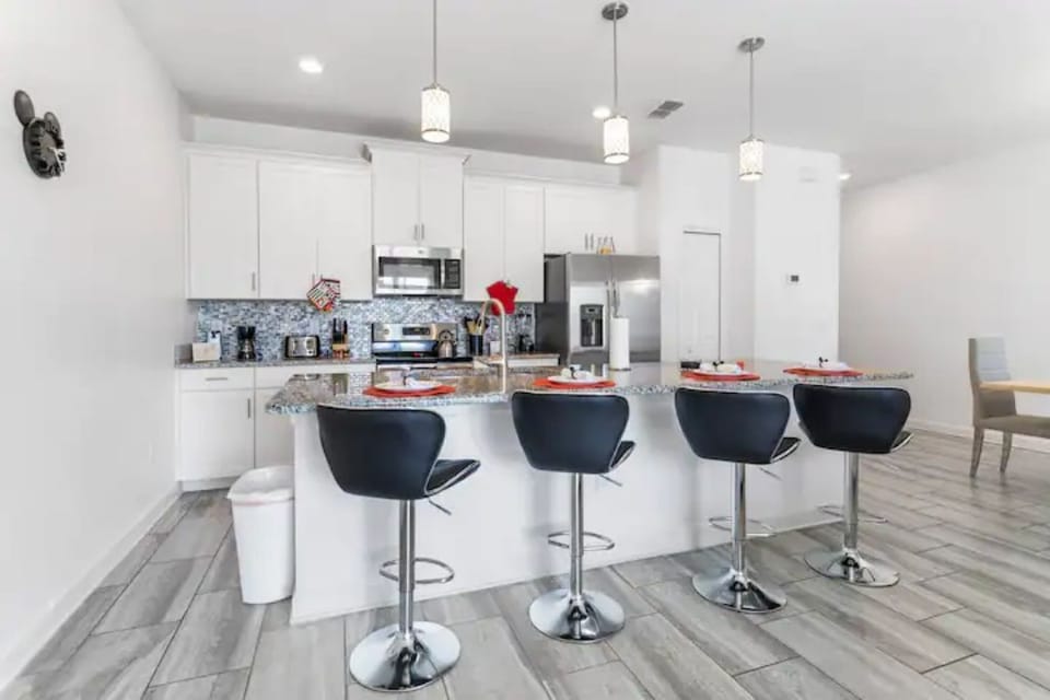 It's time for dinner! Our full equipped kitchen has everything you need!