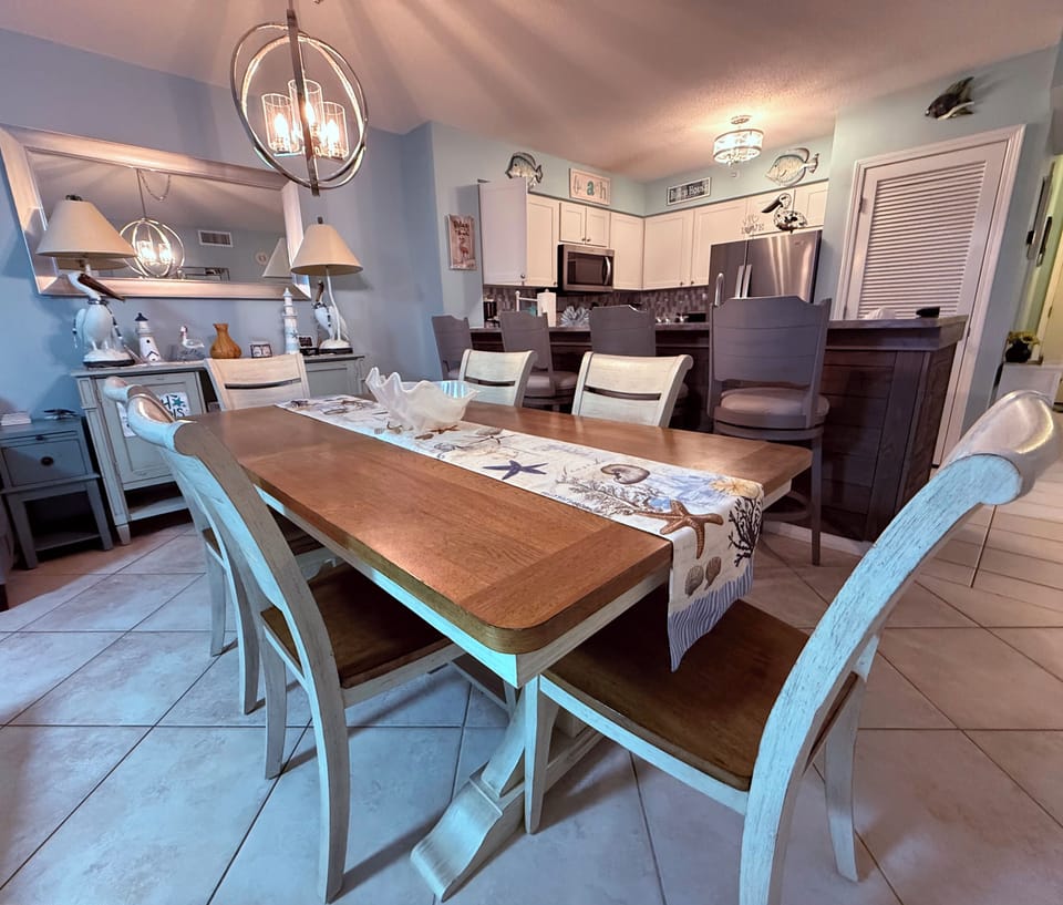 Dining Table (extendable to seat 8)