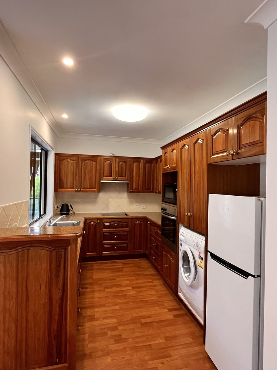 Full kitchen 