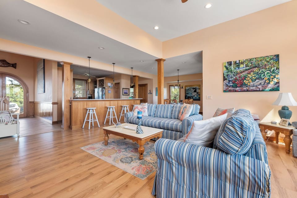 CC188: The Edge Of Reality | Mid Level Living Area