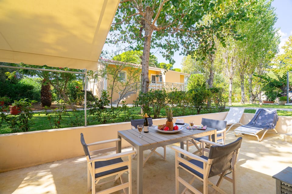 Kefalonia lassi apartments: 3 bedroom apartments by Makris Gyalos beach