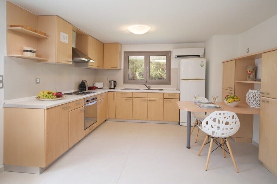 Kefalonia lassi apartments: 3 bedroom apartments by Makris Gyalos beach