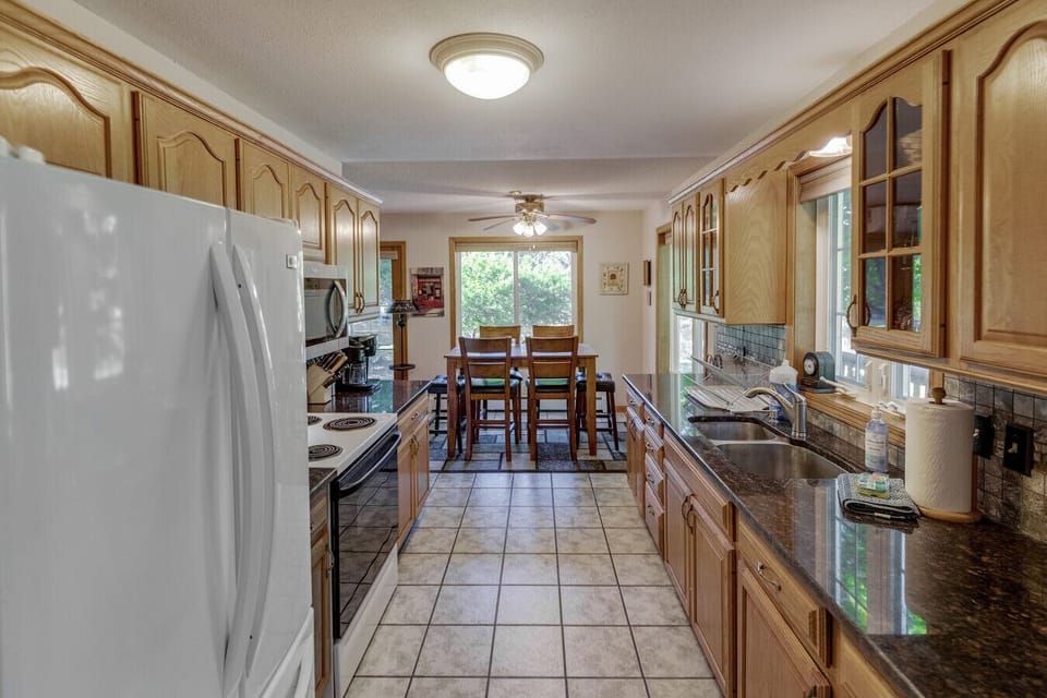 Great Fully Equipped Kitchen