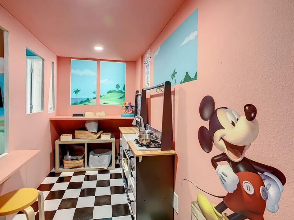 Inside Goofy’s Food Truck