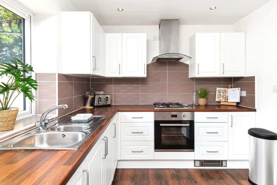Full kitchen 