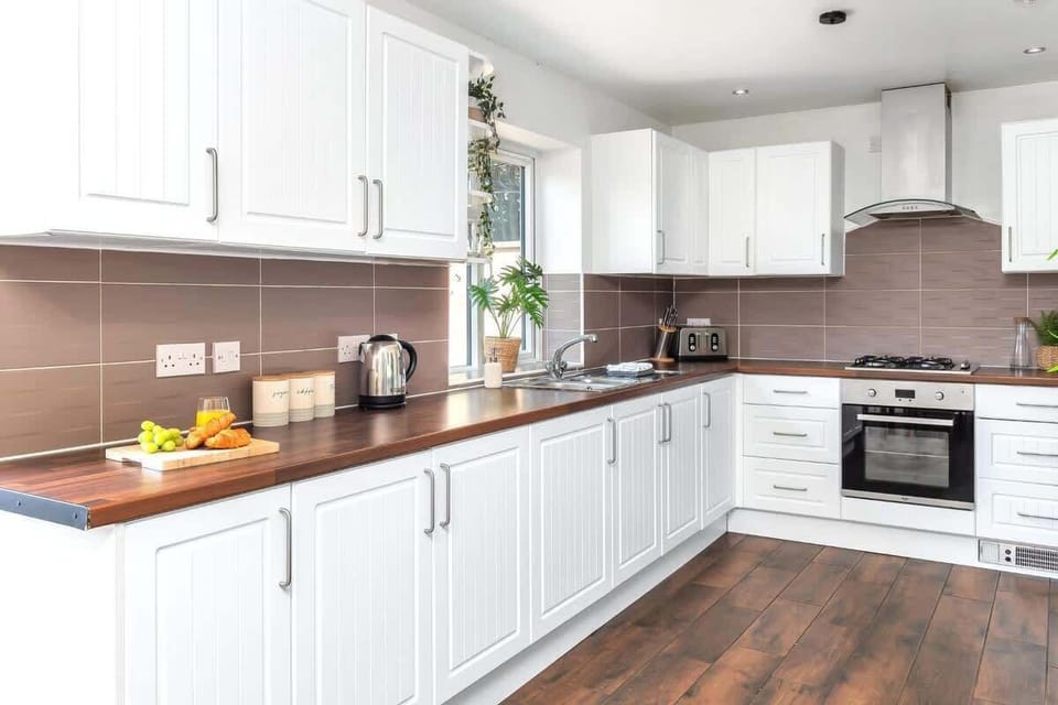 Full kitchen 