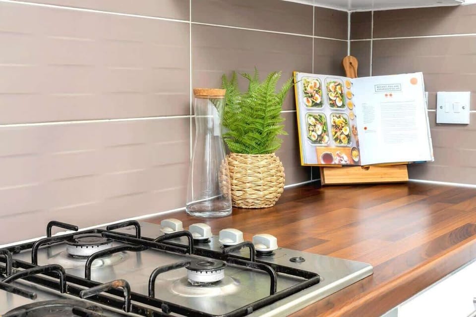 Full kitchen 